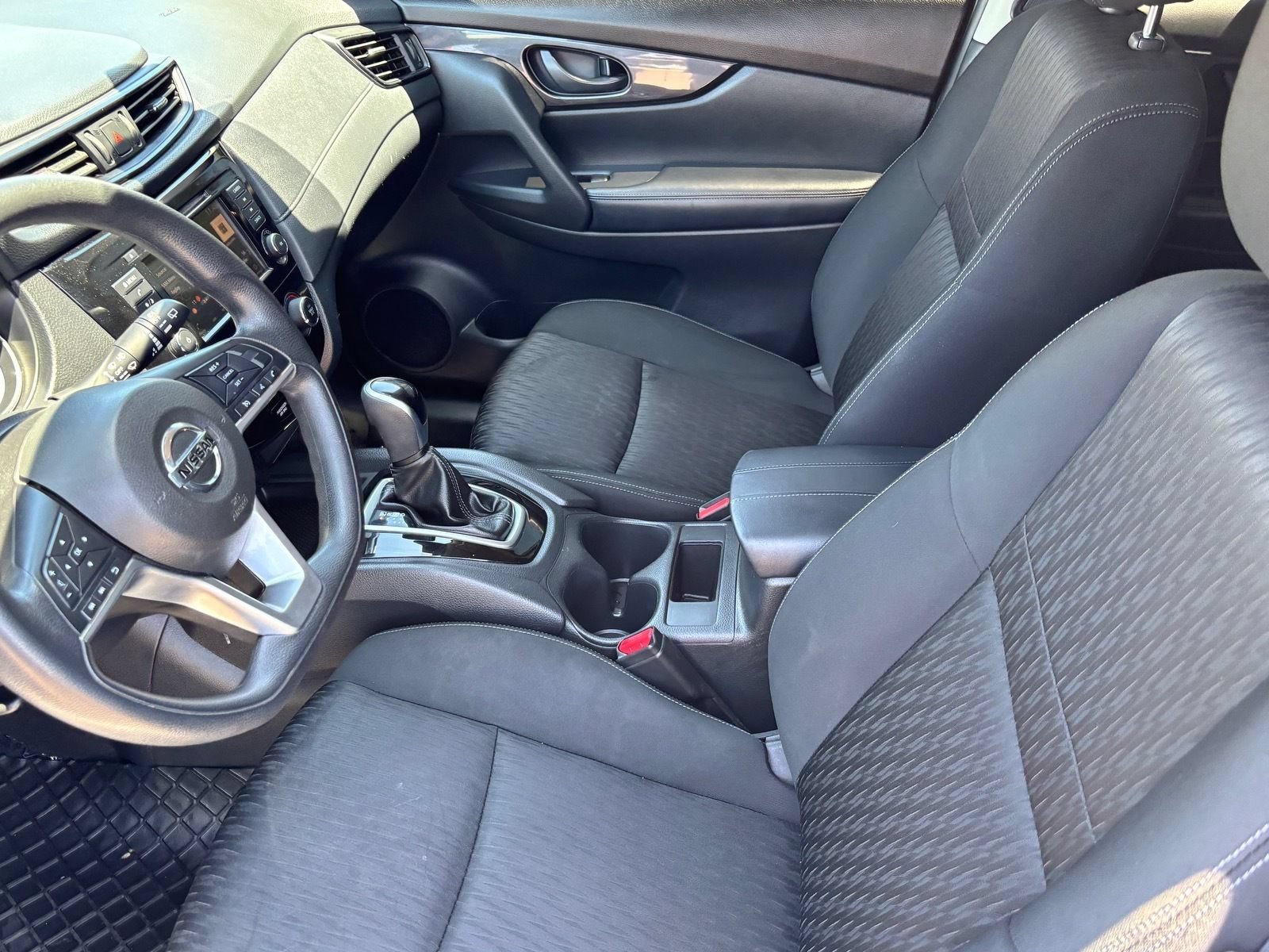 Used 2020 Nissan Rogue S FWD image 16