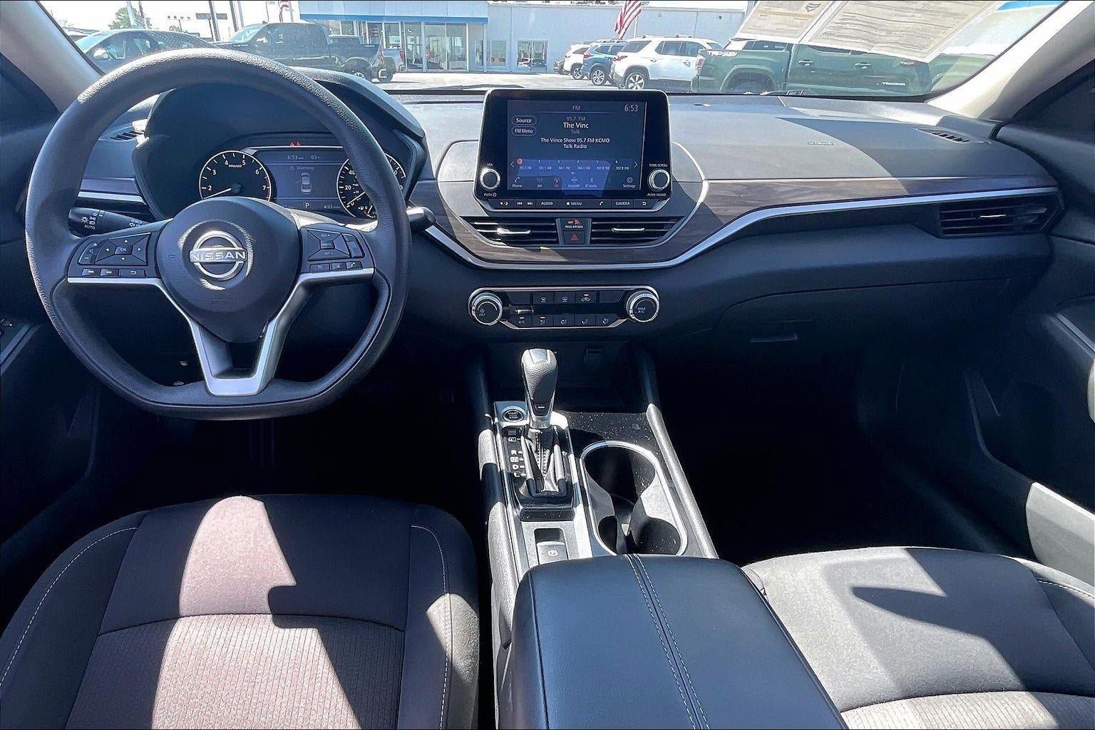 Used 2024 Nissan Altima 2.5 SV AWD/4WD image 18