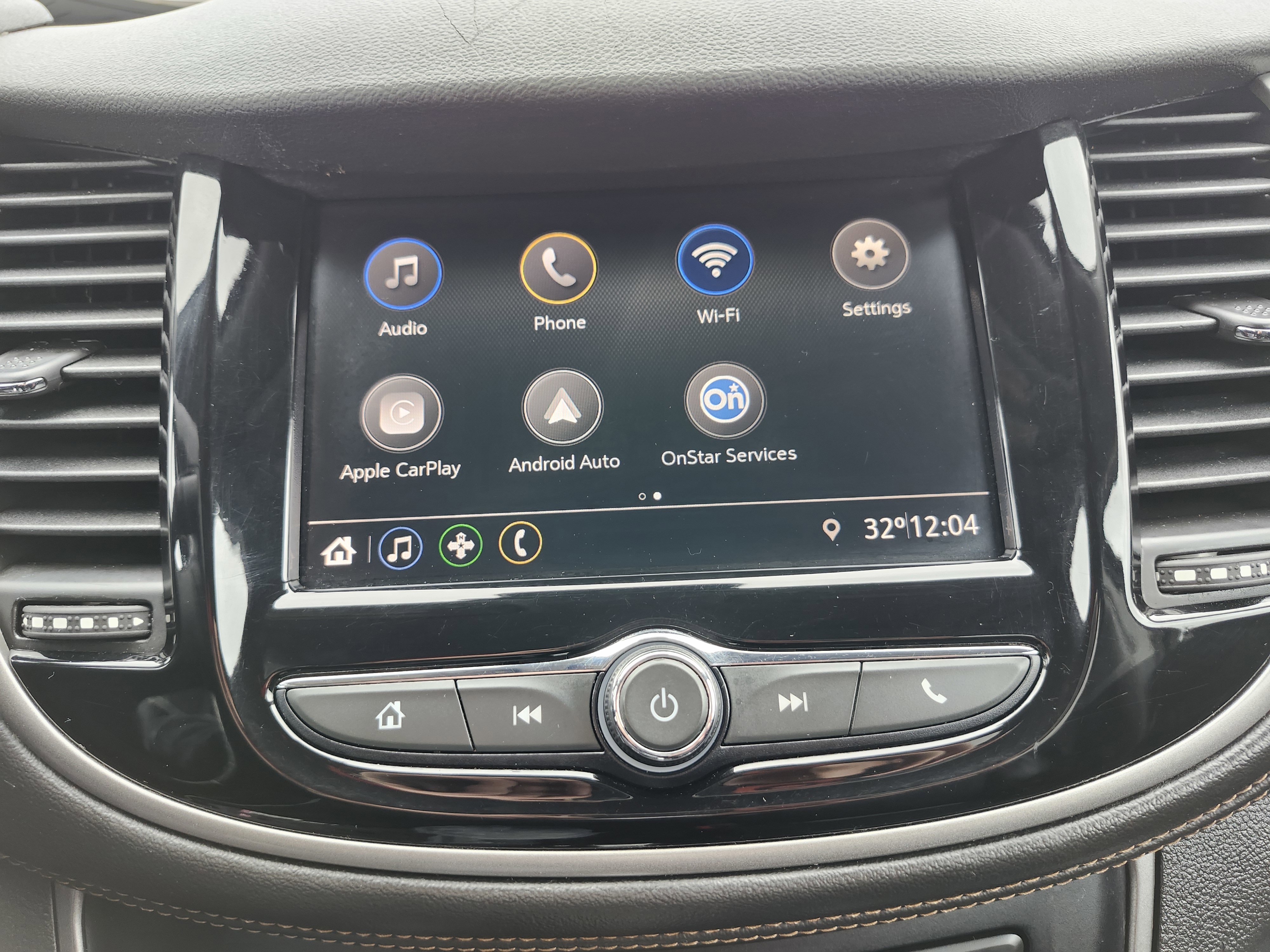 Used 2020 Chevrolet Trax LT w/ Driver Confidence Package image 4