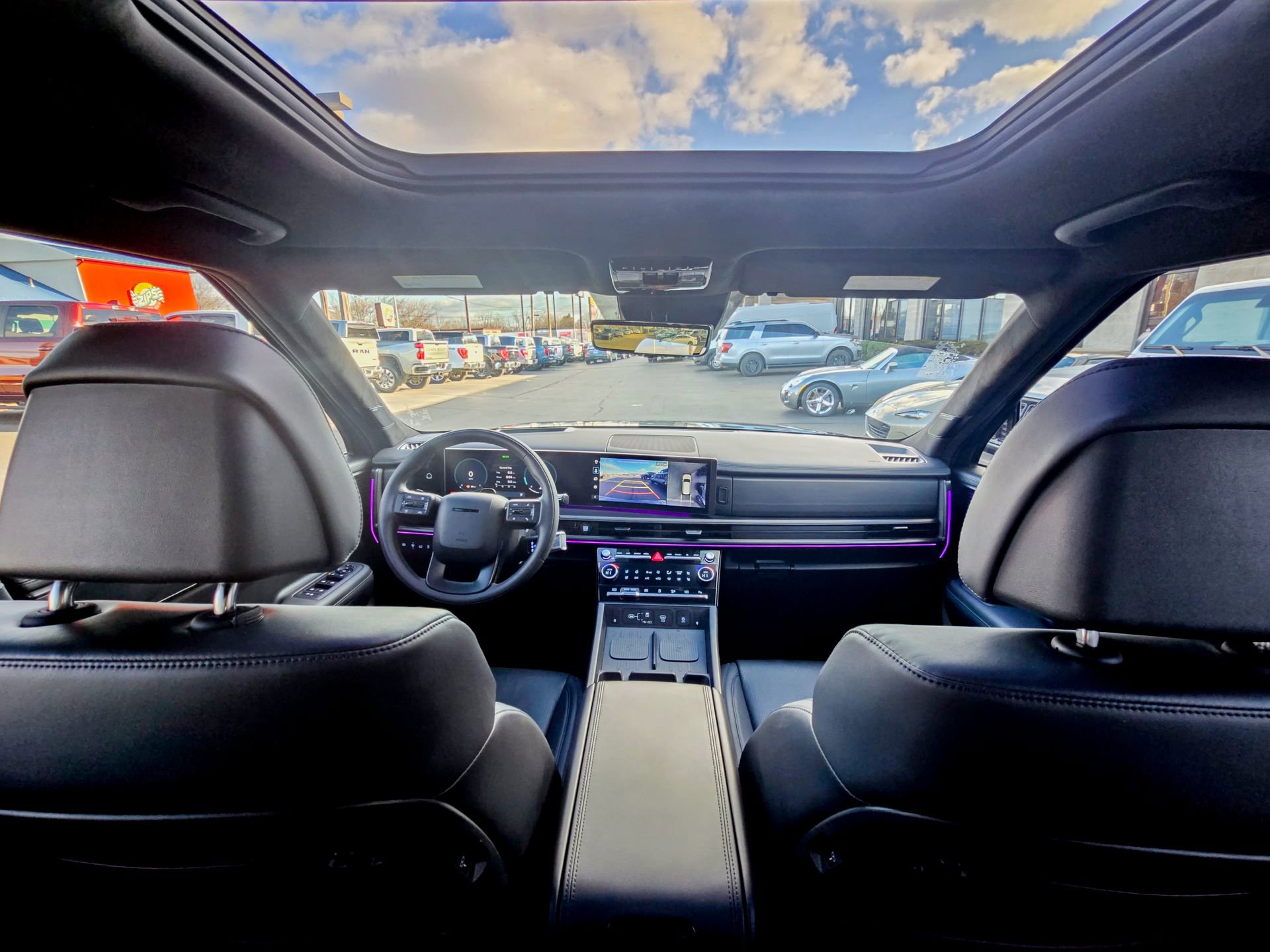 Used 2024 Hyundai Santa Fe Calligraphy image 2