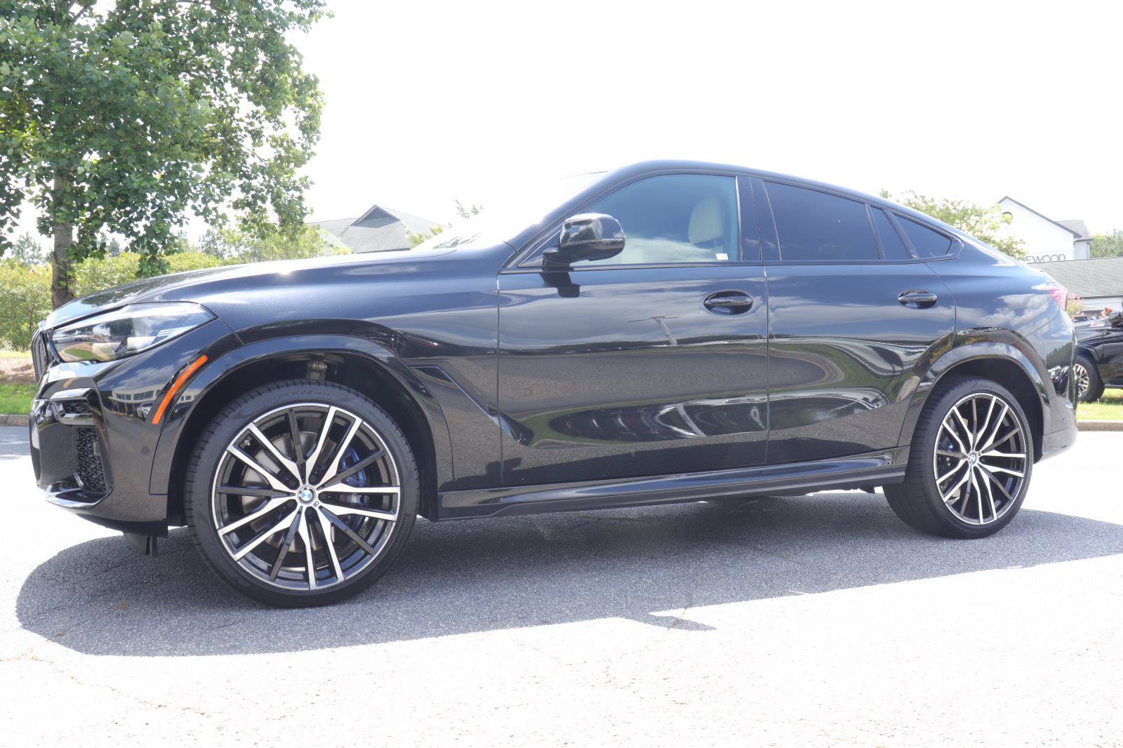 Used 2022 BMW X6 M50i AWD/4WD image 1