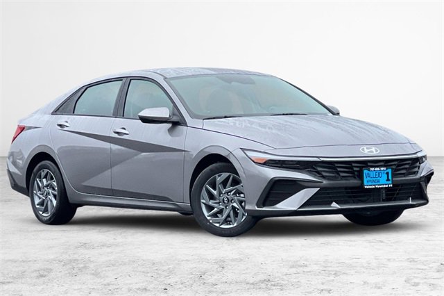 New 2024 Hyundai Elantra Blue image 1