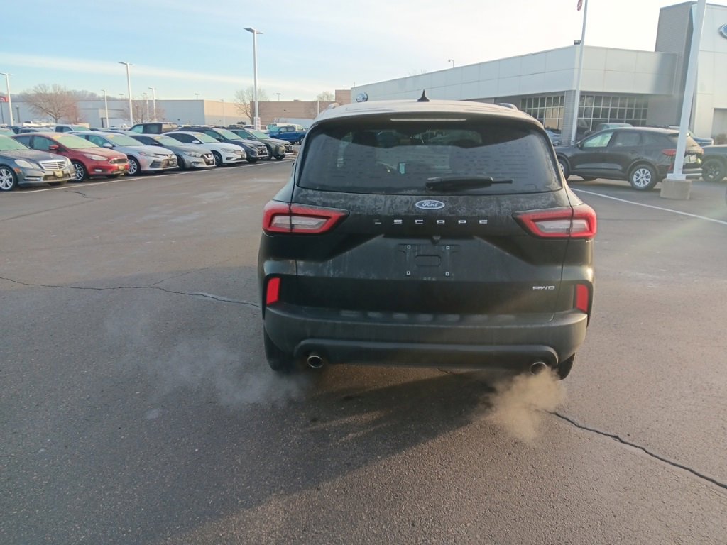 Used 2025 Ford Escape ST-Line image 9