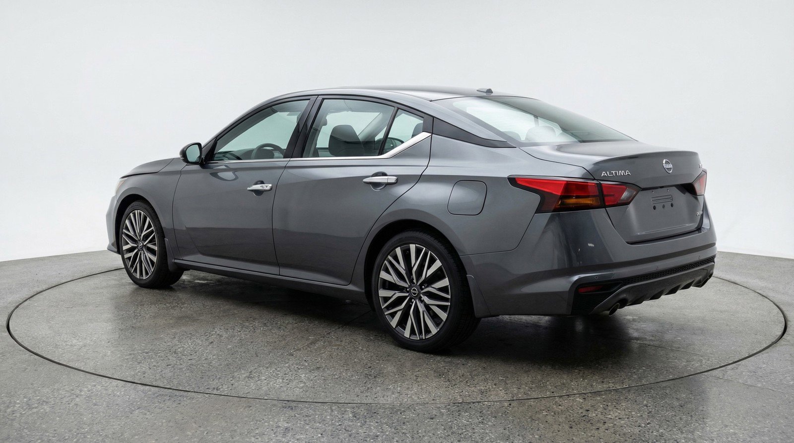 Used 2025 Nissan Altima 2.5 SV FWD image 6