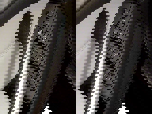 Used 2013 INFINITI G37 Sport w/ Premium Pkg image 19