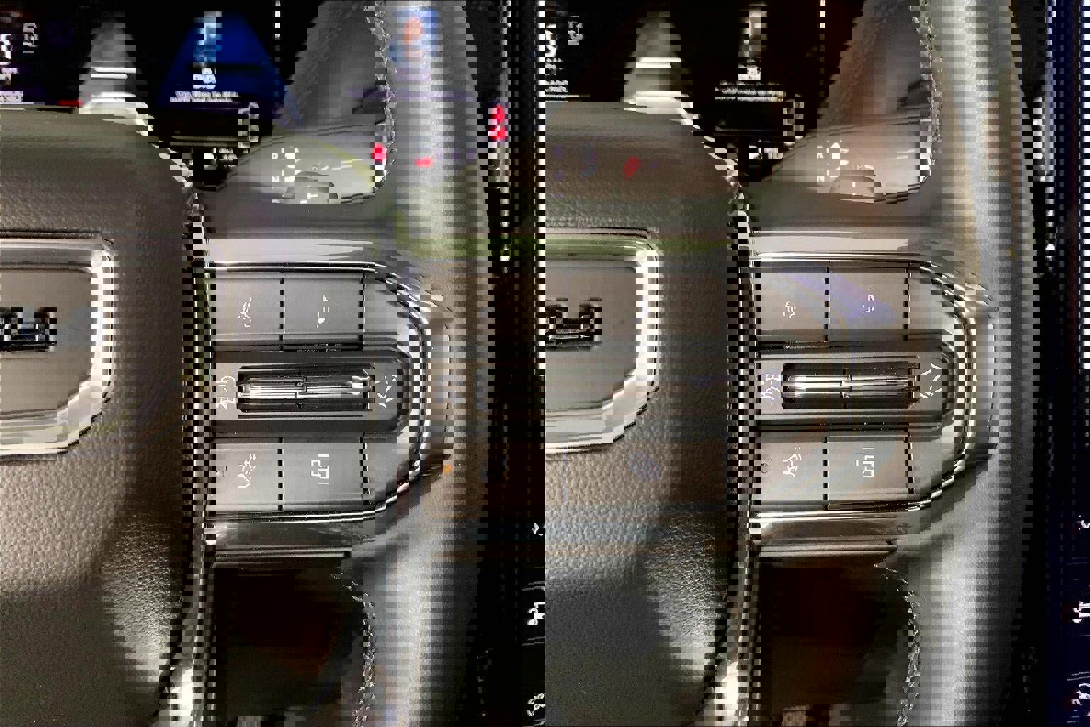 Used 2025 GMC Yukon XL Denali image 19