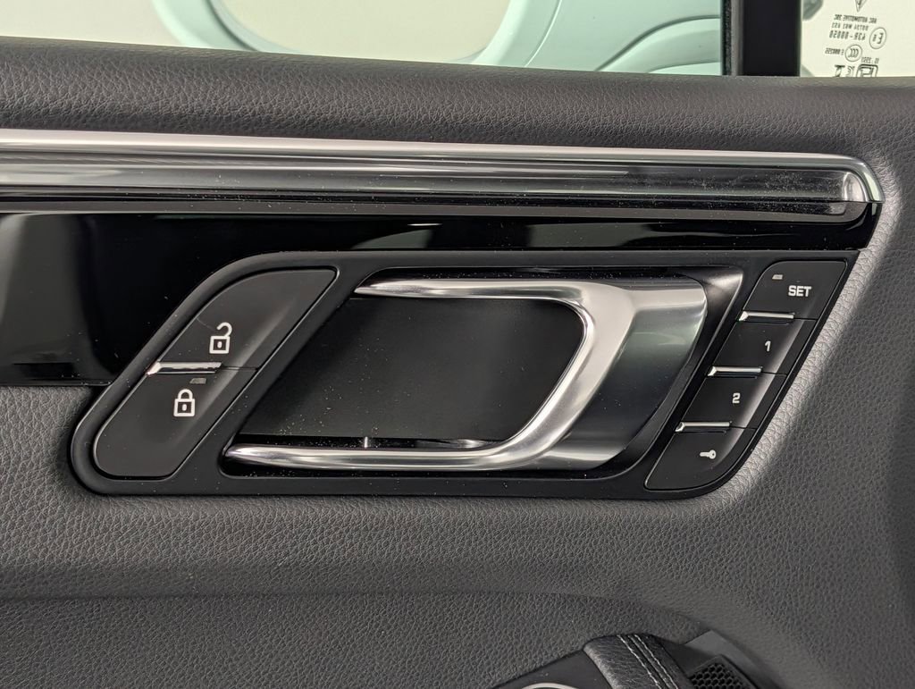 New 2026 Porsche Macan image 26