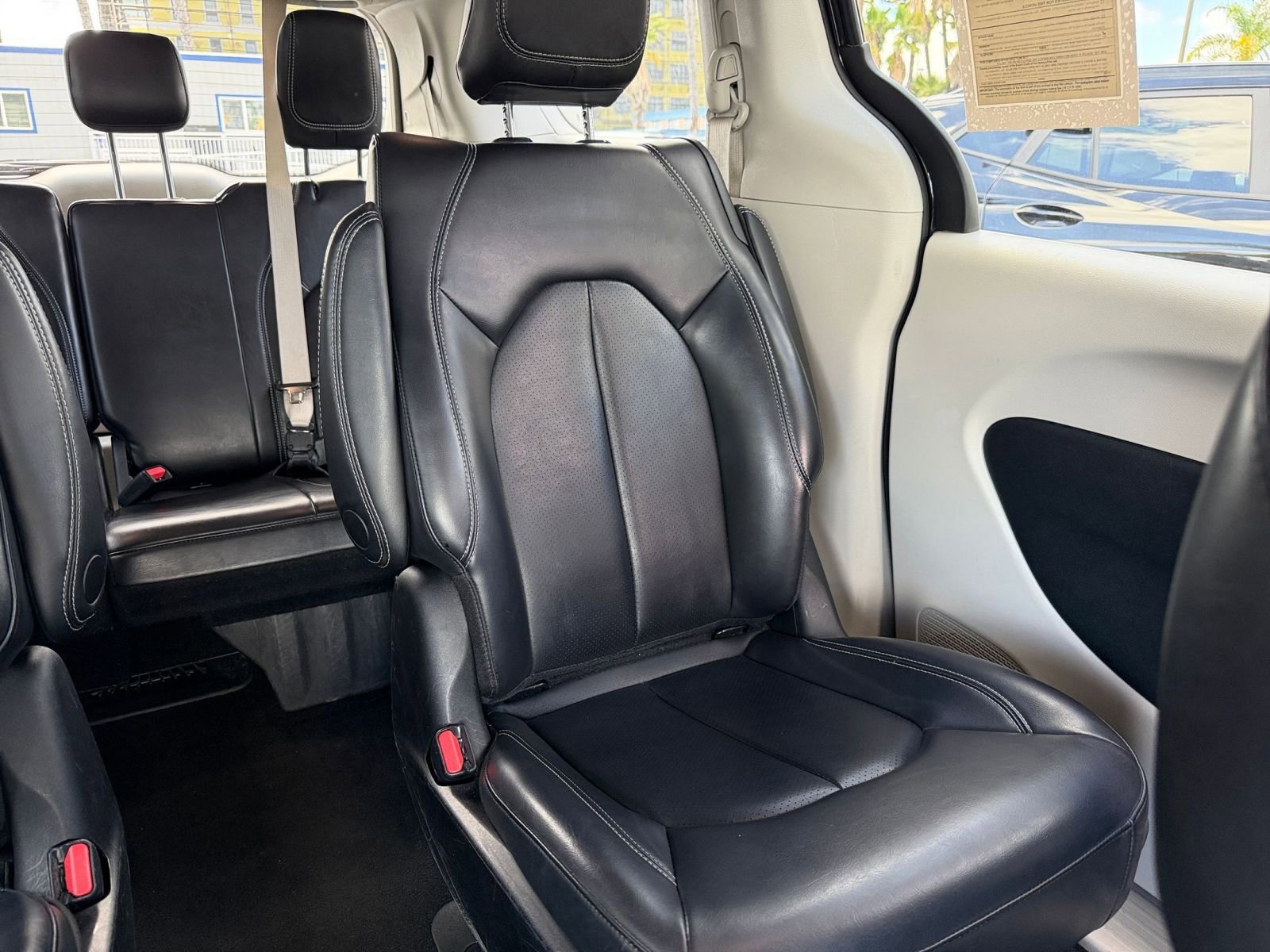 Used 2023 Chrysler Pacifica Touring-L image 40