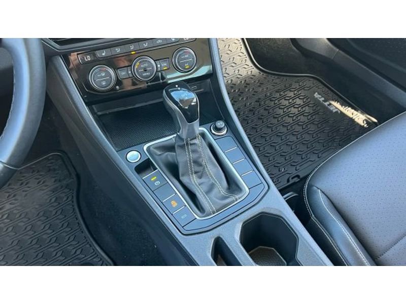 Used 2023 Volkswagen Jetta SE image 33