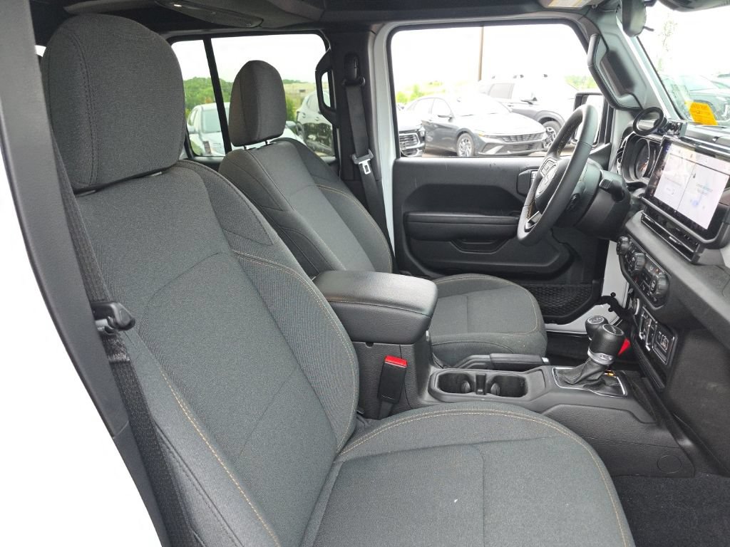Used 2024 Jeep Gladiator Sport AWD/4WD image 23