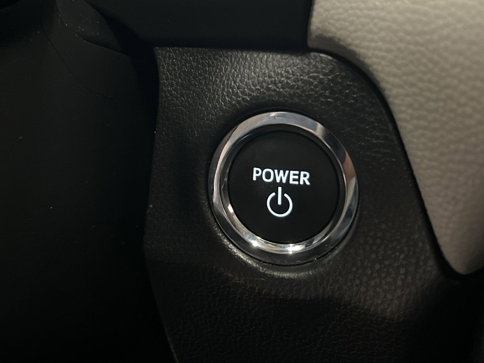 Used 2025 Toyota RAV4 XLE w/ Convenience Package image 30