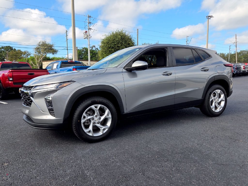 Certified 2024 Chevrolet Trax LS w/ LS Convenience Package FWD image 4