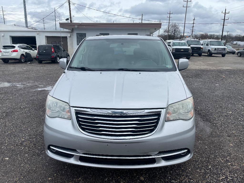 Used 2011 Chrysler Town & Country Touring image 2