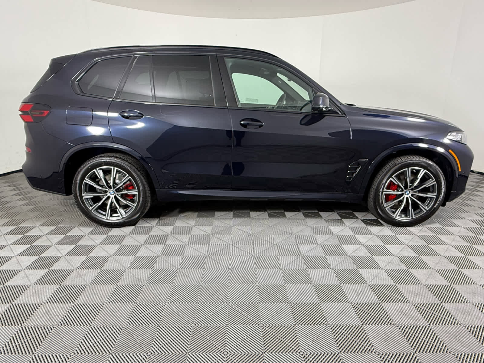 New 2026 BMW X5 xDrive40i w/ M Sport Package image 3