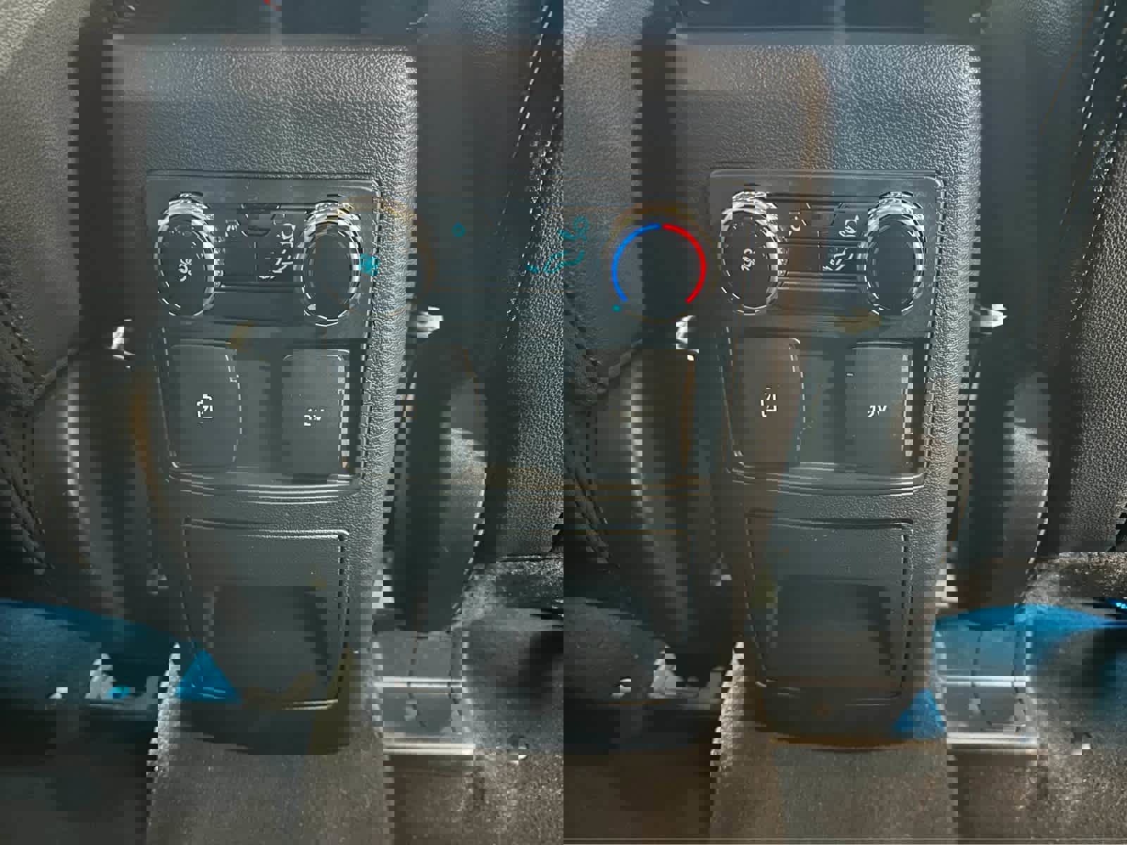 Used 2024 Ford Explorer ST-Line w/ Class IV Trailer Tow Package AWD/4WD image 39