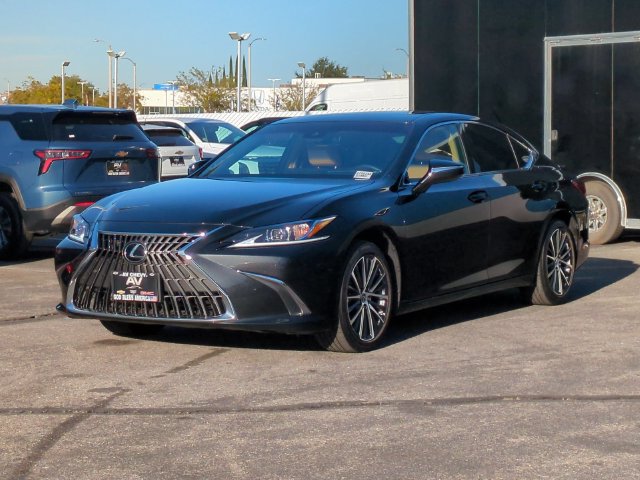Used 2025 Lexus ES 300h w/ Premium Package FWD image 4