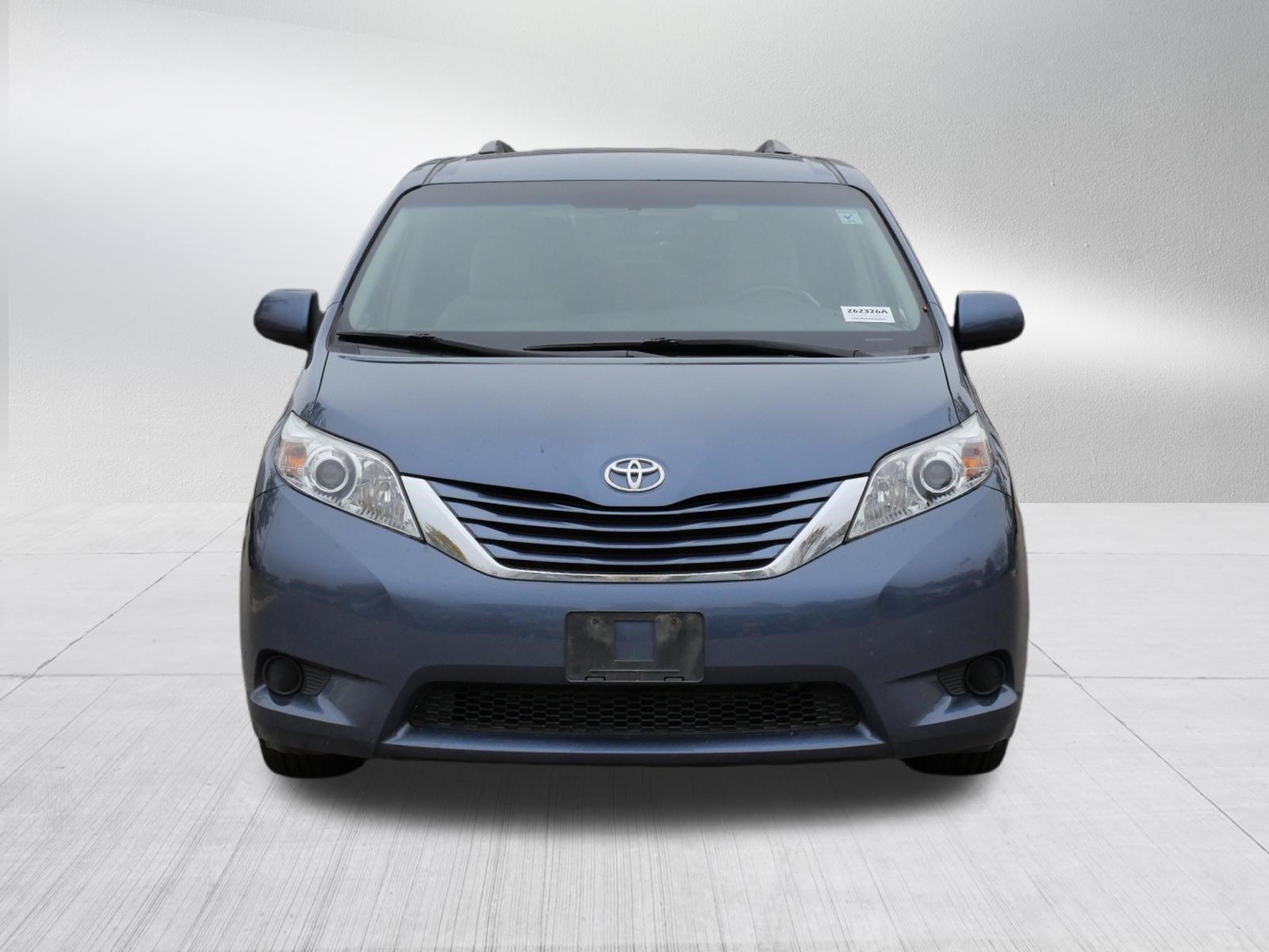 Used 2017 Toyota Sienna LE AWD/4WD image 2