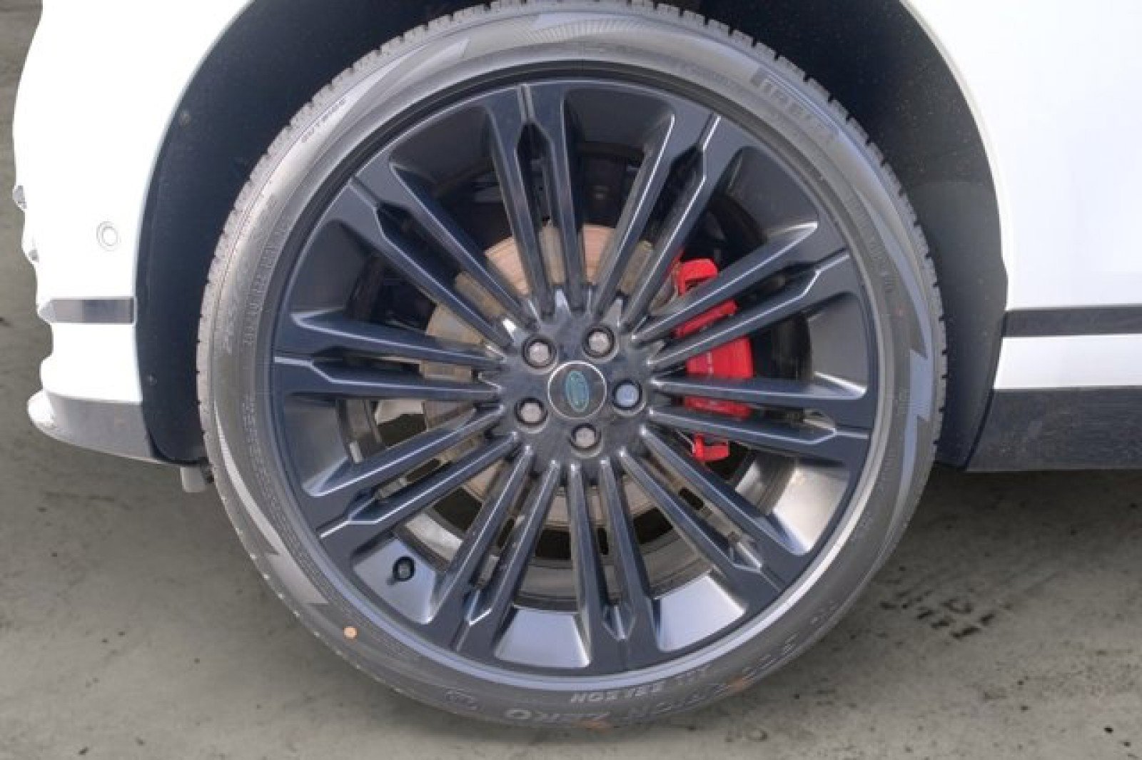 New 2025 Land Rover Range Rover Velar Dynamic SE image 10