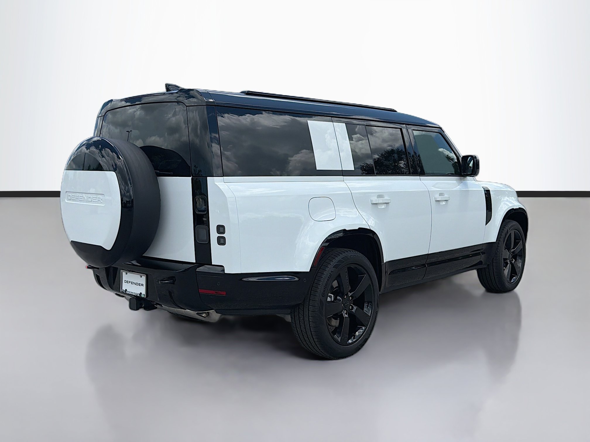 New 2026 Land Rover Defender 130 X-Dynamic SE AWD/4WD image 5