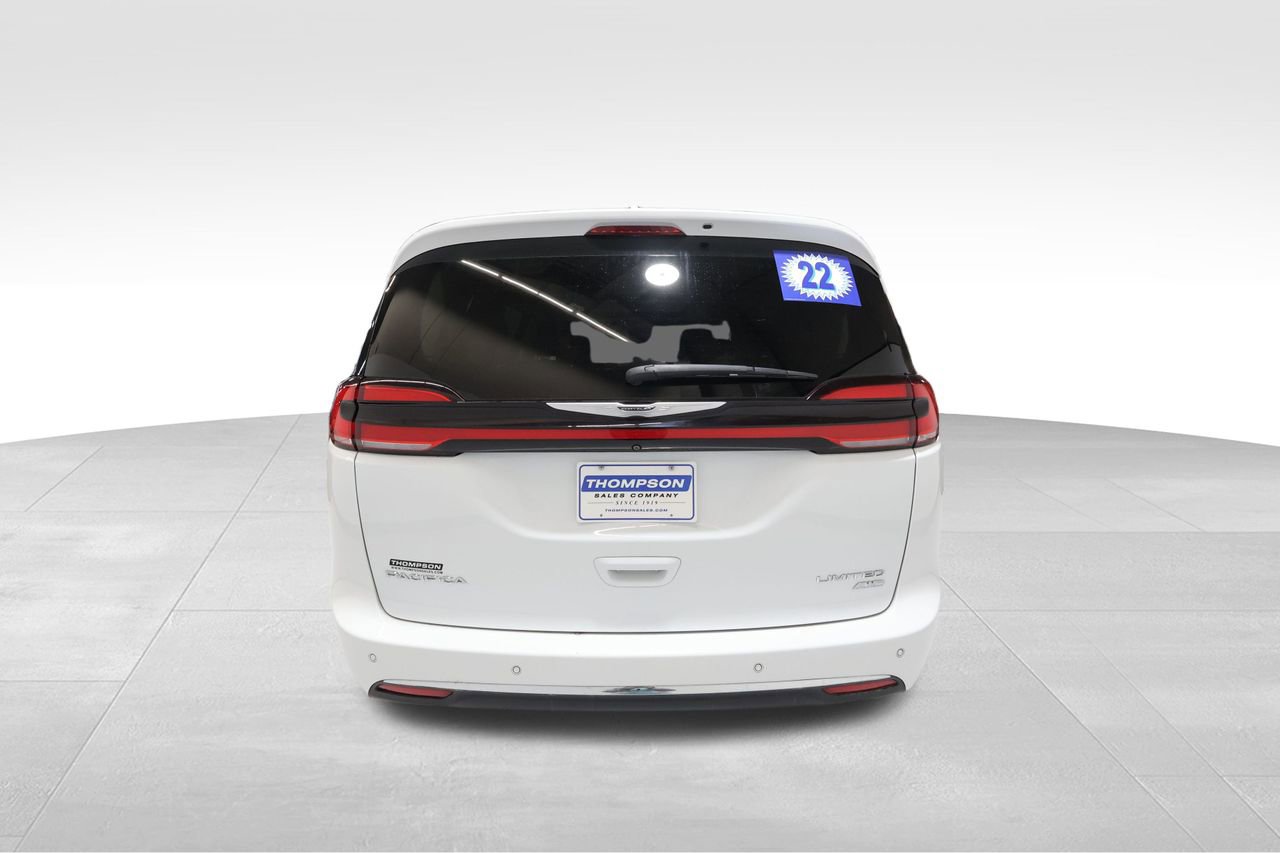 Used 2022 Chrysler Pacifica Limited image 3