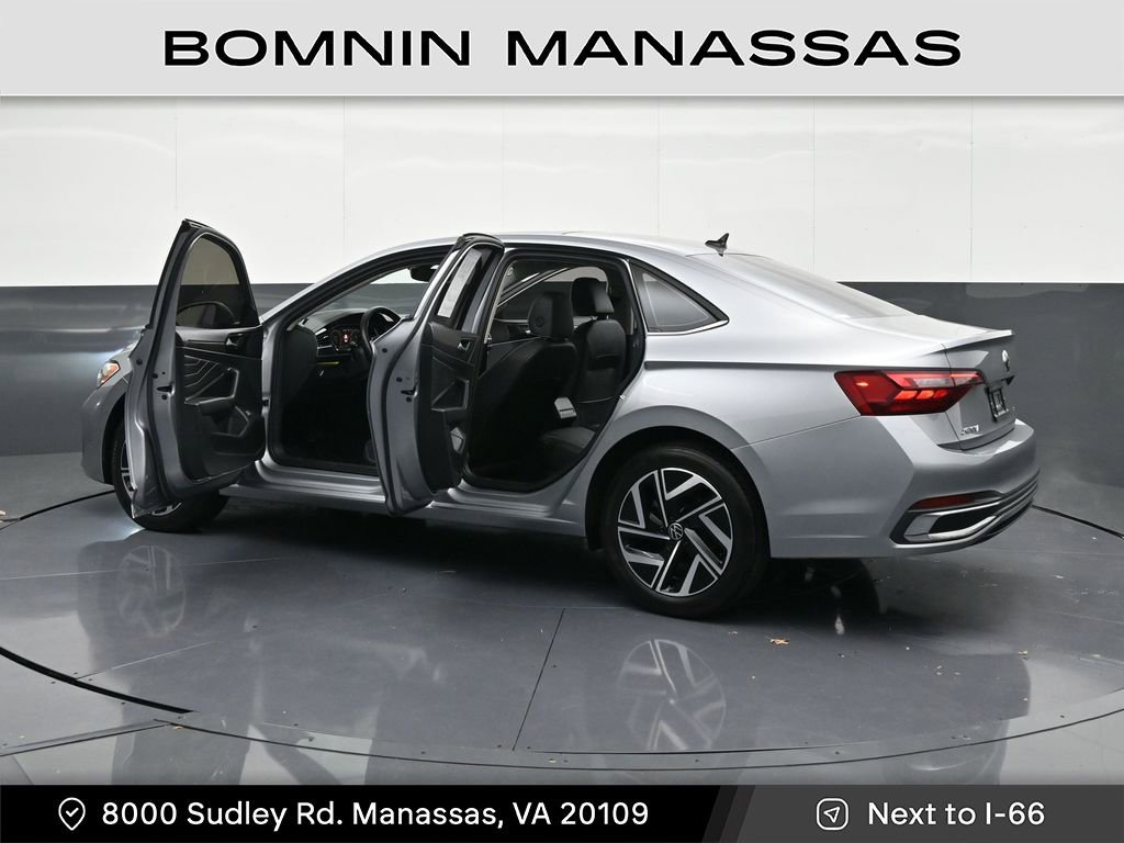 Used 2023 Volkswagen Jetta SEL image 36