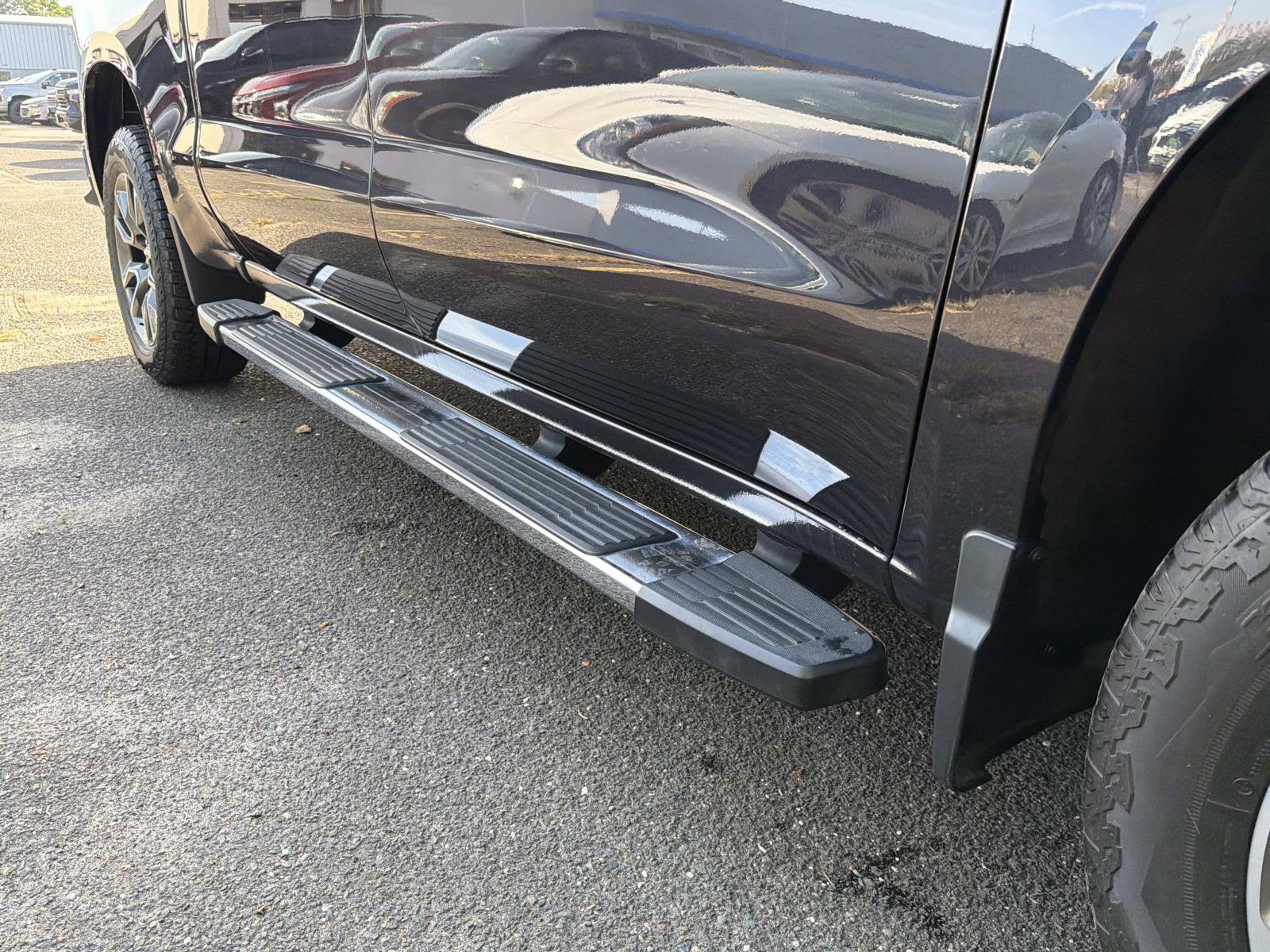 Used 2023 Chevrolet Silverado 1500 RST w/ Z71 Off-Road Package AWD/4WD image 12