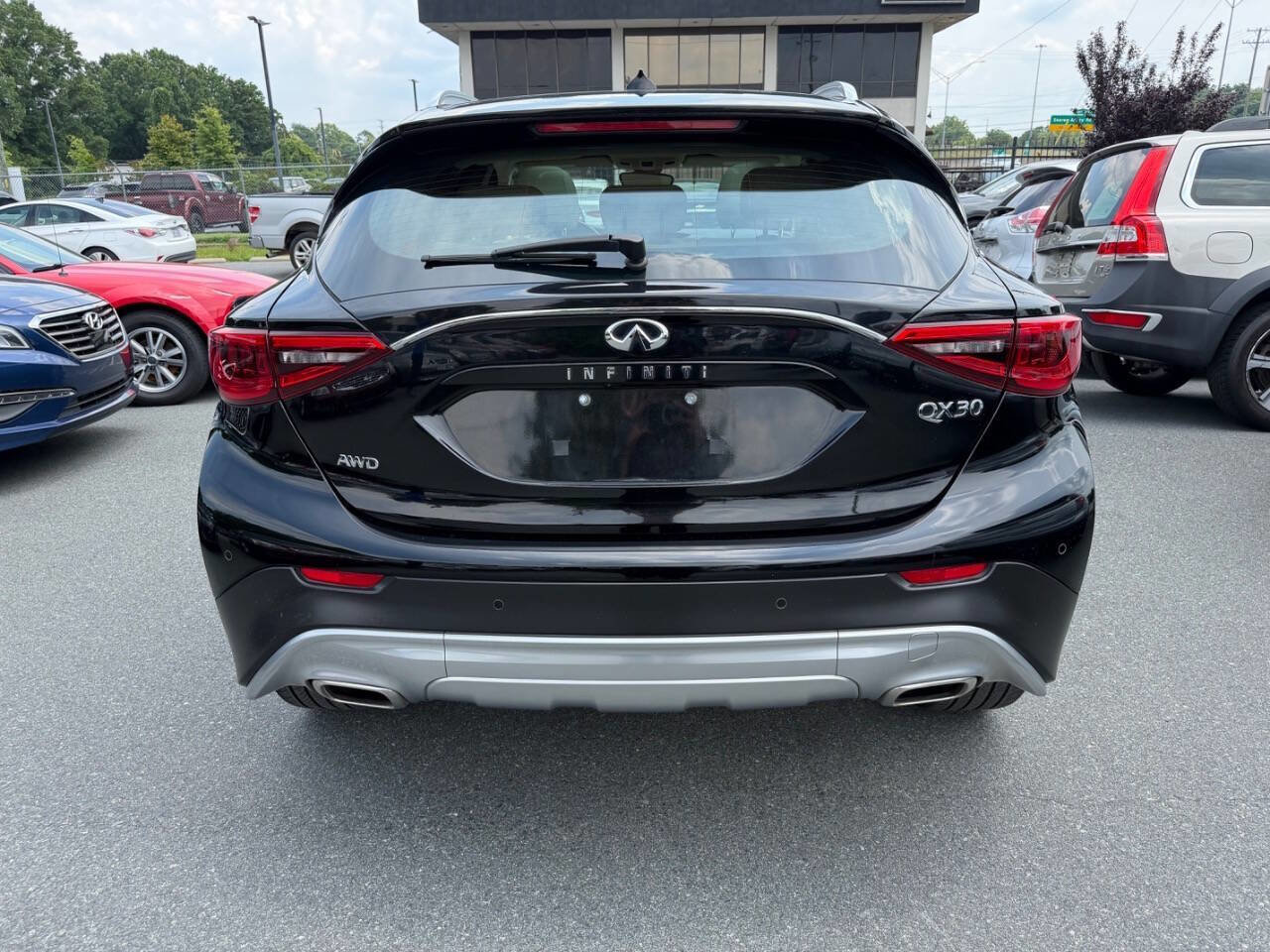 Used 2017 INFINITI QX30 Premium w/ Navigation Package AWD/4WD image 5
