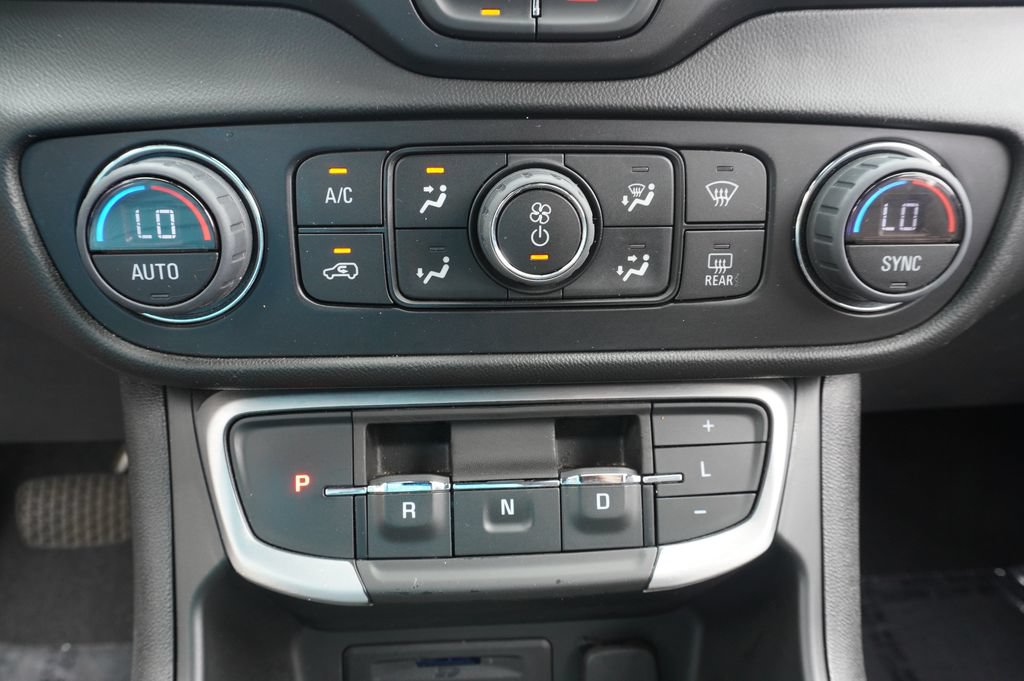 Certified 2022 GMC Terrain SLT FWD image 20