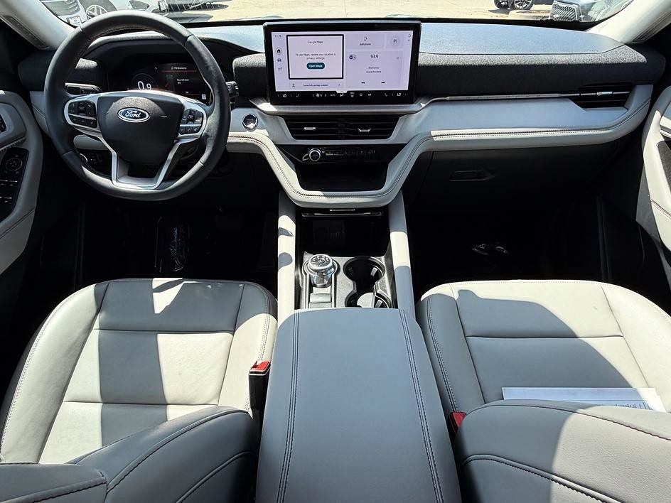 Used 2025 Ford Explorer Active w/ Active Comfort Package image 37