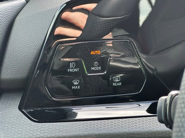 Used 2022 Volkswagen GTI SE image 17