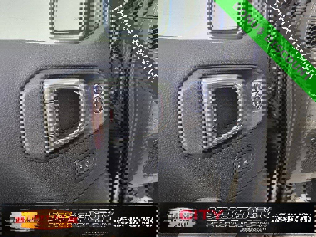 New 2025 Jeep Gladiator Mojave image 10