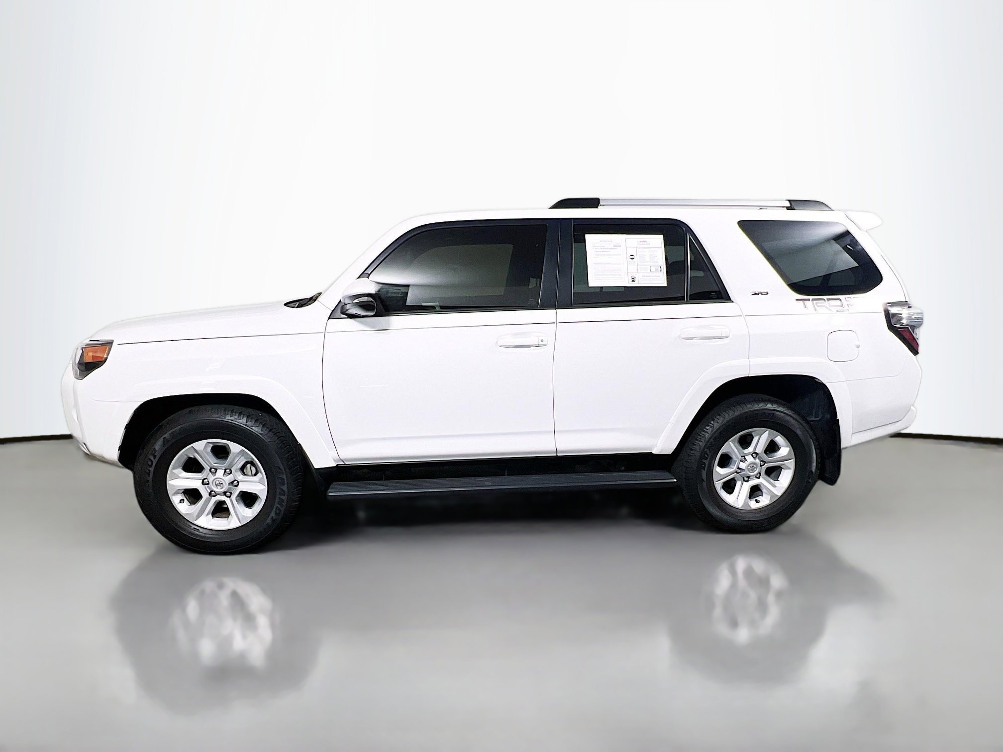 Used 2024 Toyota 4Runner SR5 Premium w/ Moonroof Package RWD image 9