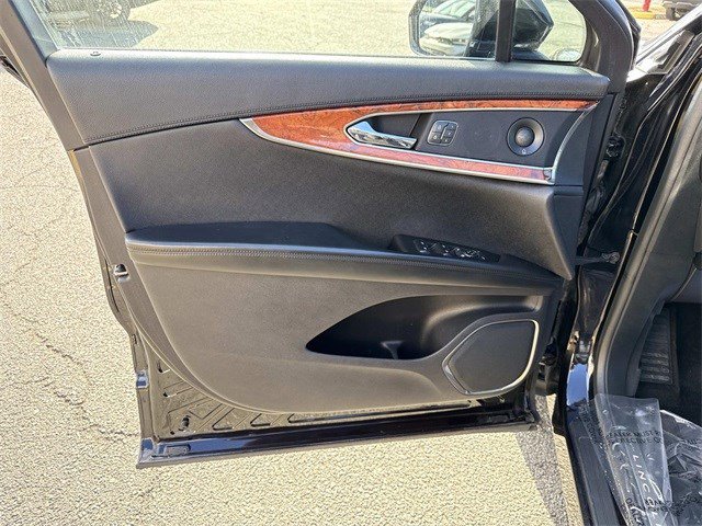 Used 2019 Lincoln Nautilus Reserve w/ Cargo Utility Package image 13