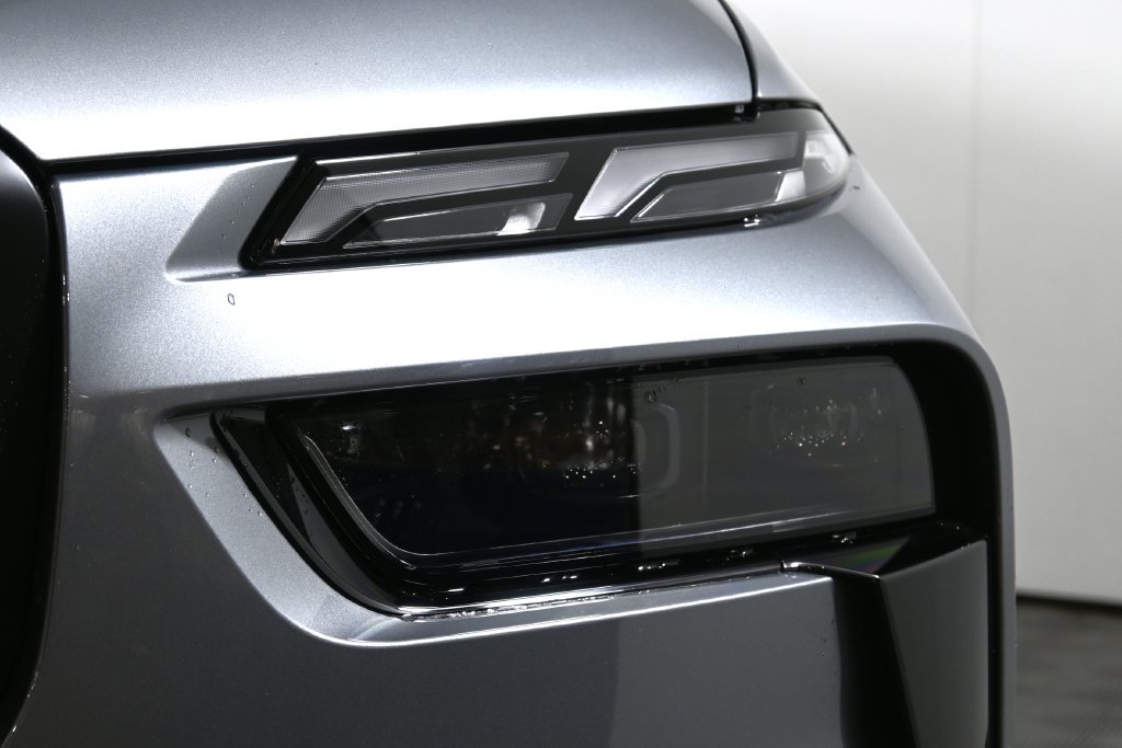 Used 2027 BMW X7 M60i AWD/4WD image 11