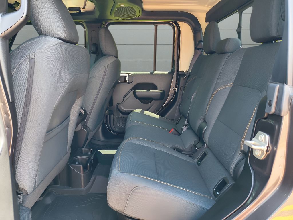 Used 2024 Jeep Gladiator Sport image 26