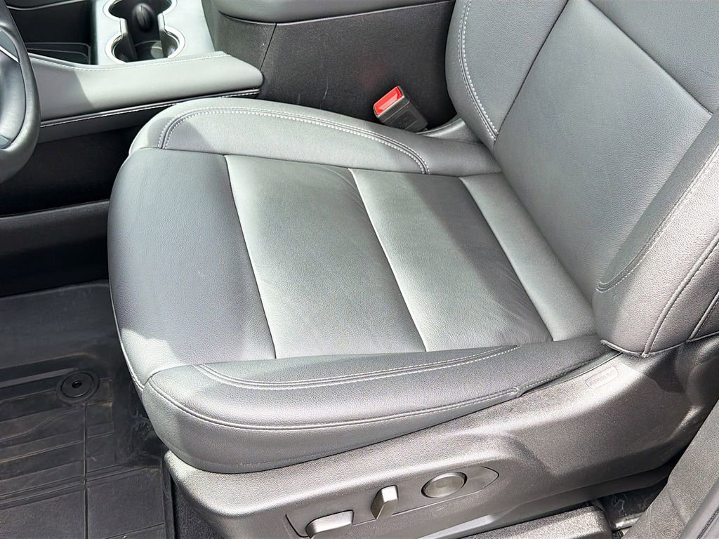 Used 2024 Chevrolet Tahoe Z71 w/ Luxury Package AWD/4WD image 19