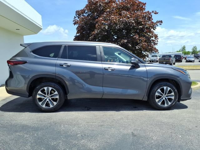 Certified 2024 Toyota Highlander XLE FWD image 27