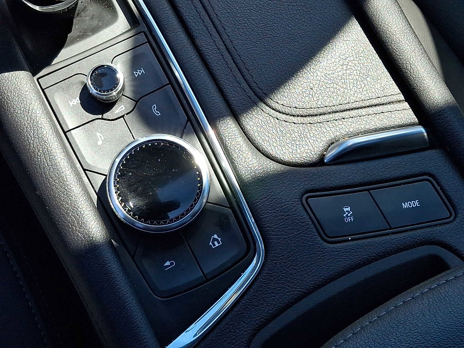 Used 2025 Cadillac XT6 Luxury image 26