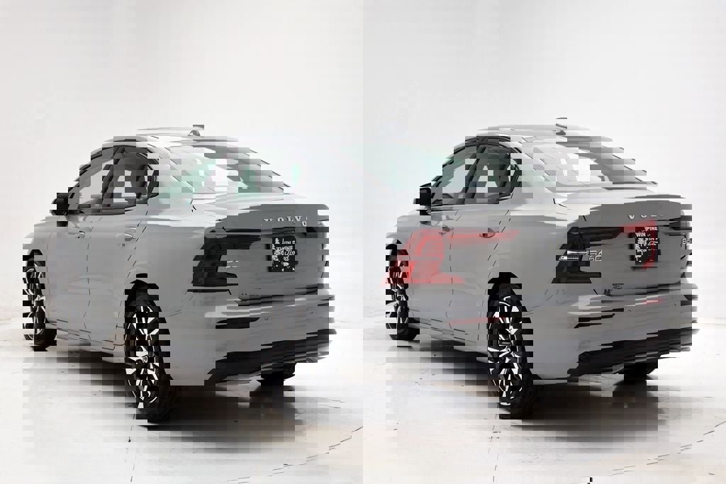 Used 2025 Volvo S60 B5 Core image 8