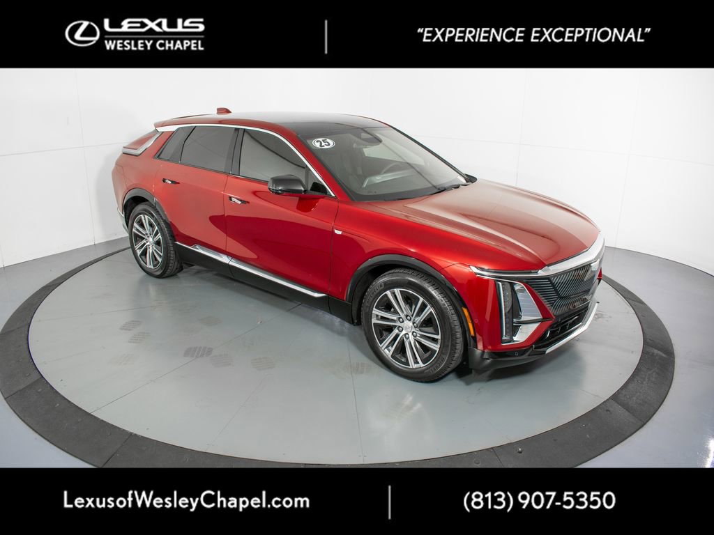 Used 2025 Cadillac Lyriq Luxury image 2