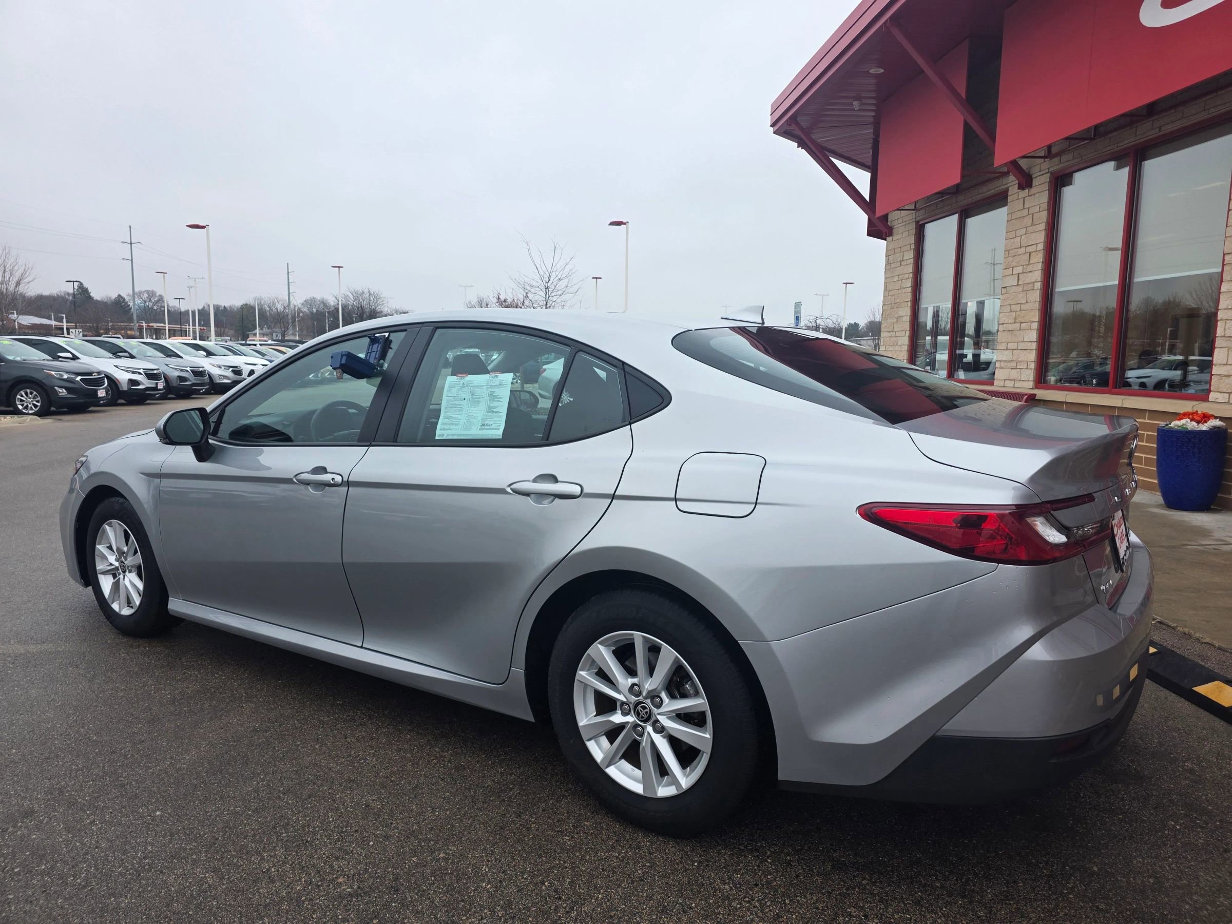 Used 2025 Toyota Camry LE FWD image 5