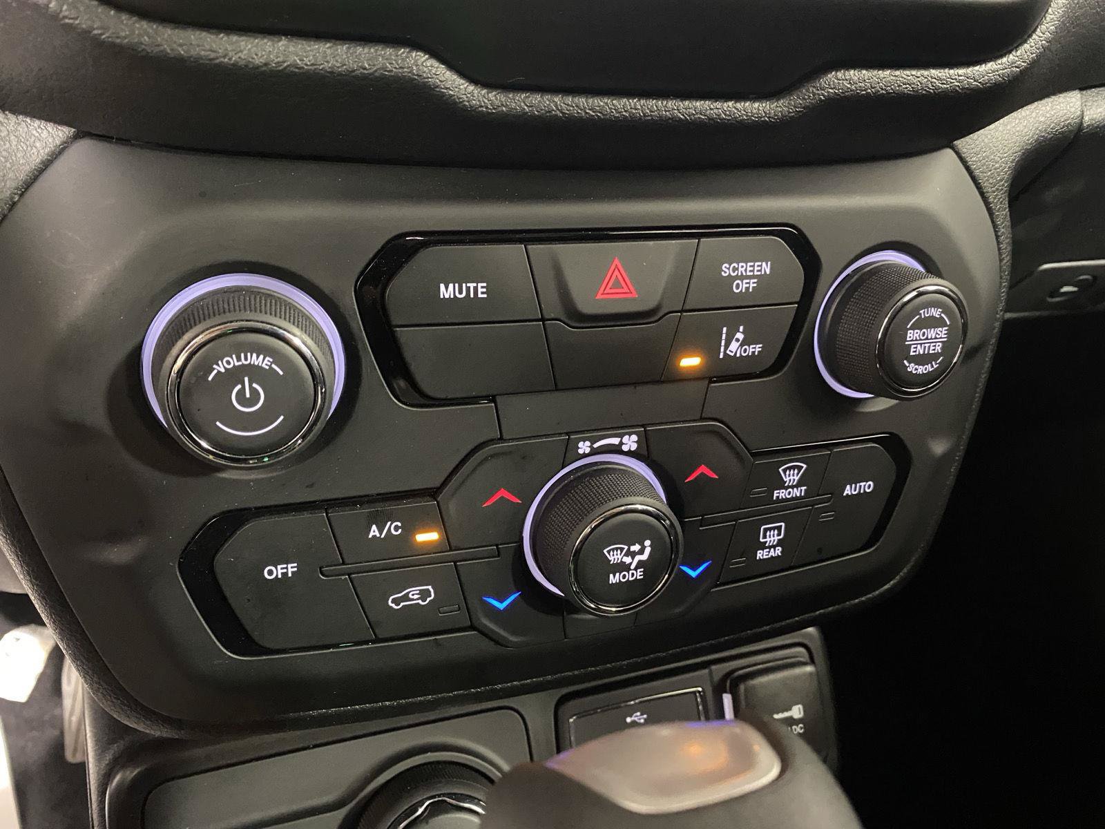 Used 2023 Jeep Renegade Latitude AWD/4WD image 11