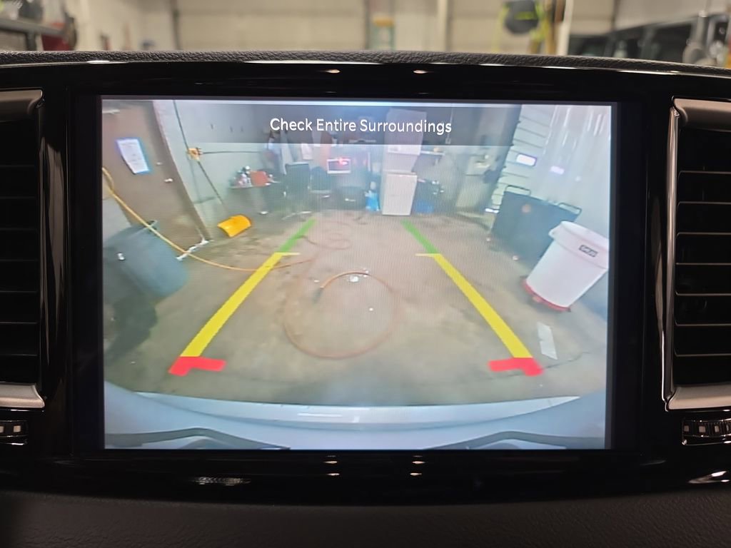 Used 2023 Chrysler Pacifica Touring-L image 25