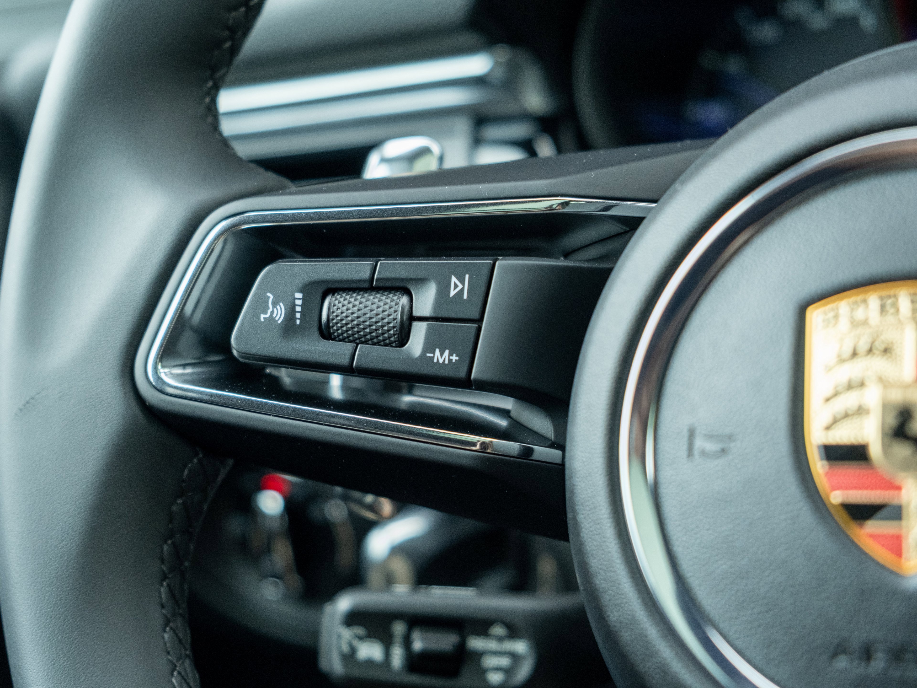 Certified 2025 Porsche Macan image 27