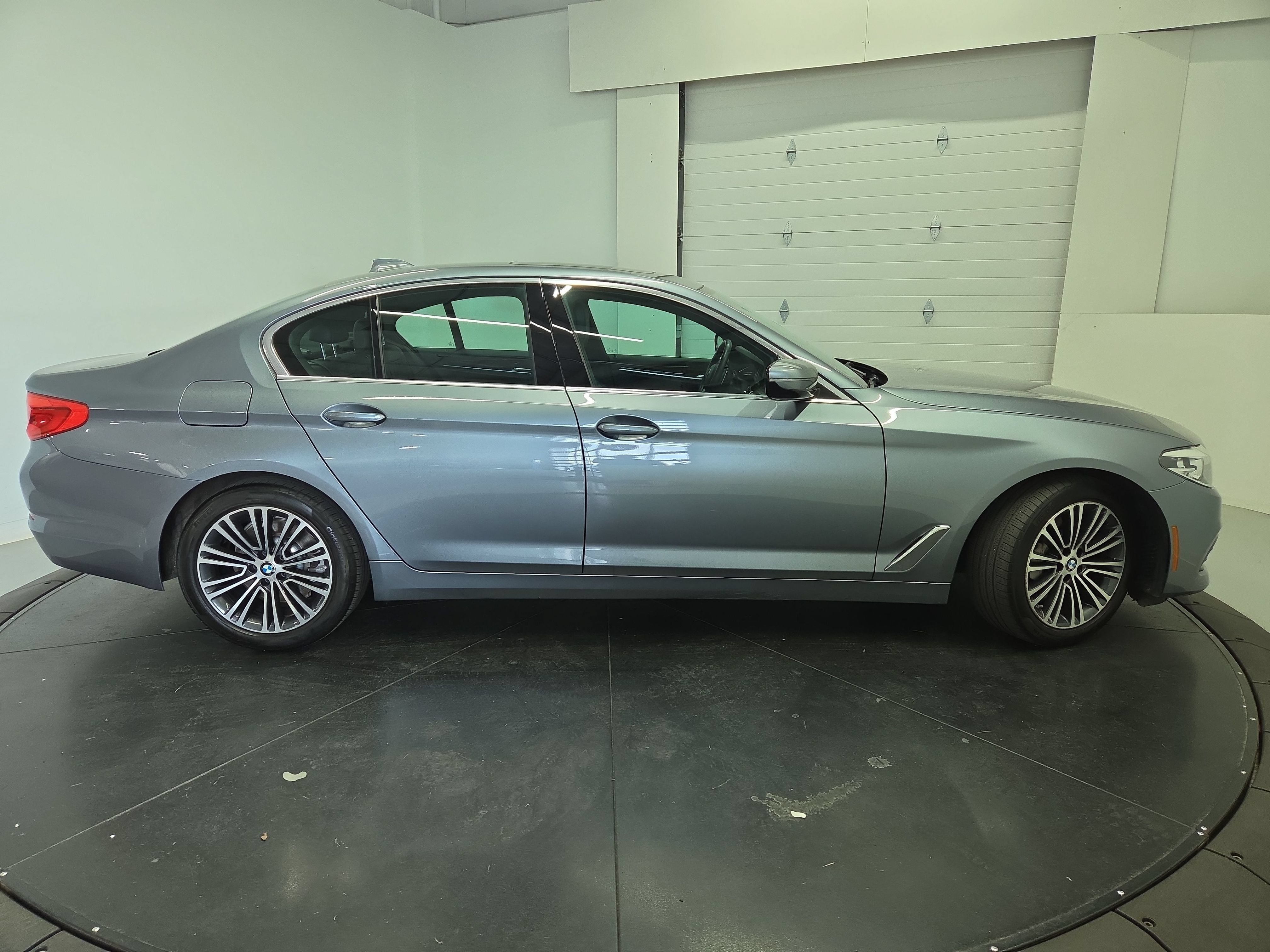 Used 2019 BMW 530i xDrive w/ Convenience Package AWD/4WD image 11