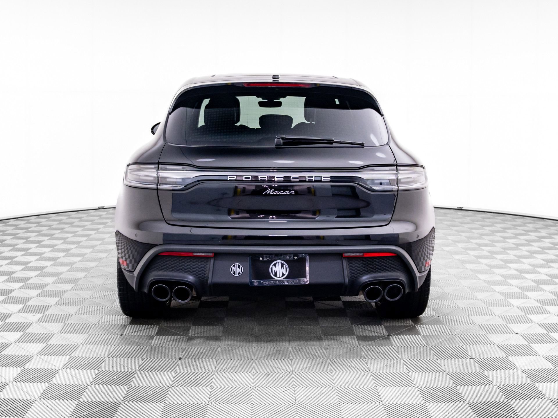 Certified 2025 Porsche Macan AWD/4WD image 10