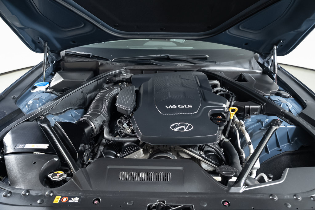 Used 2015 Hyundai Genesis 3.8 w/ Option Group 03 RWD image 37