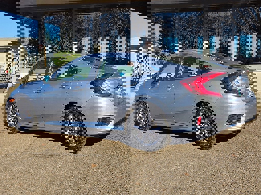 Used 2019 Honda Civic EX image 2