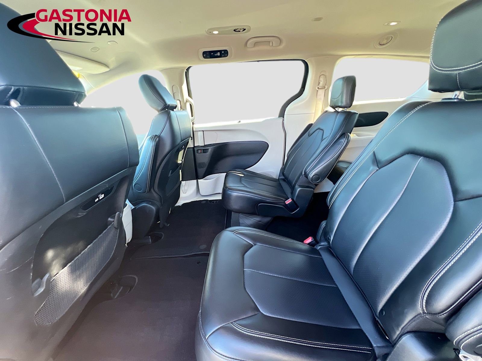 Used 2023 Chrysler Pacifica Touring-L image 31