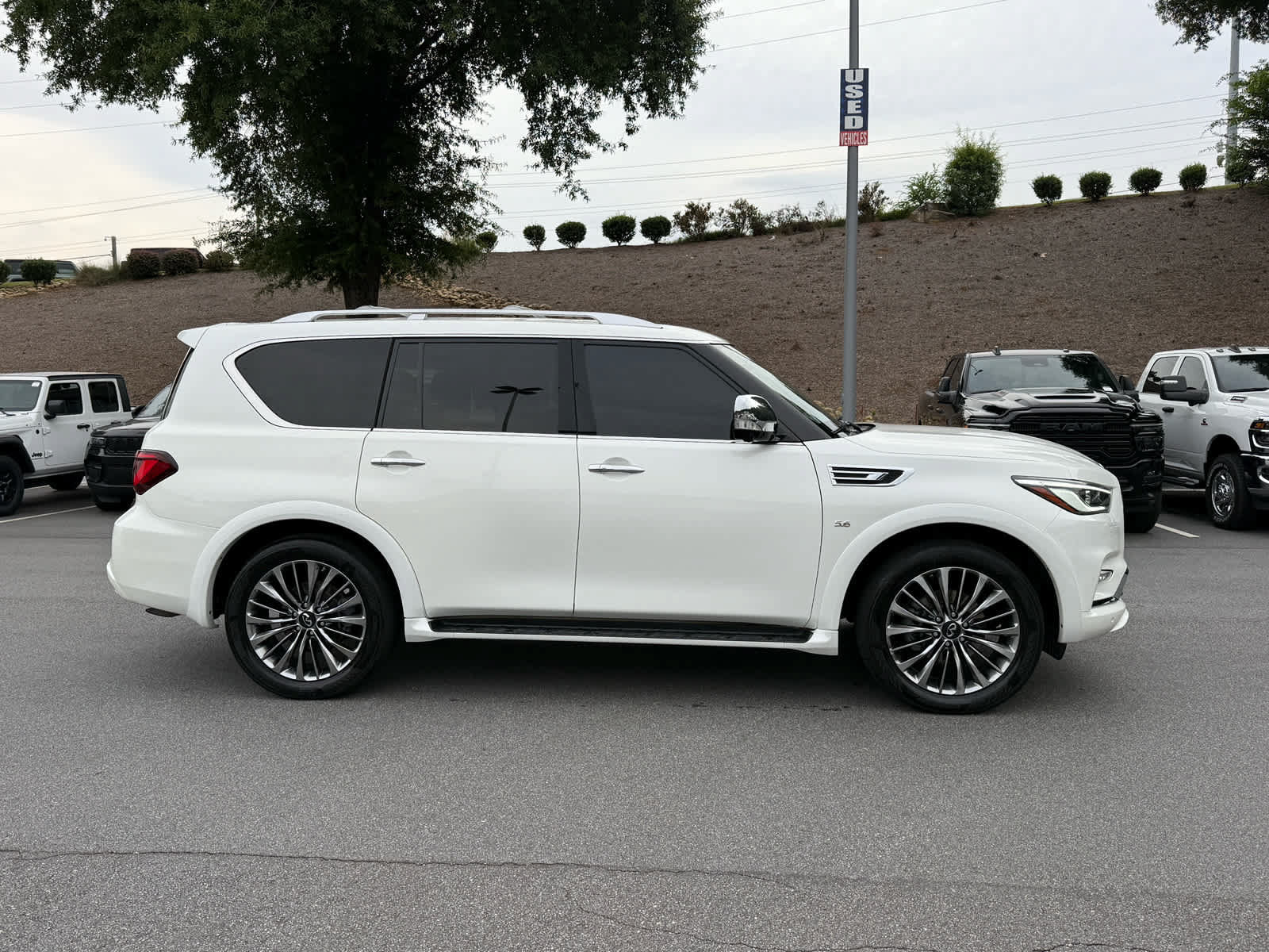 Used 2019 INFINITI QX80 Luxe w/ Proactive Package AWD/4WD image 6